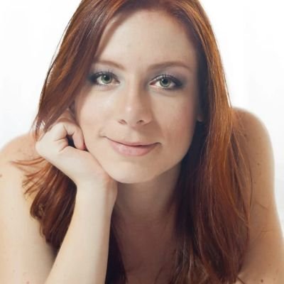 mariatdj's profile picture. Libros, vino, plantas y animales! 😍
bien pueda siga, en la sala hay vino o café.