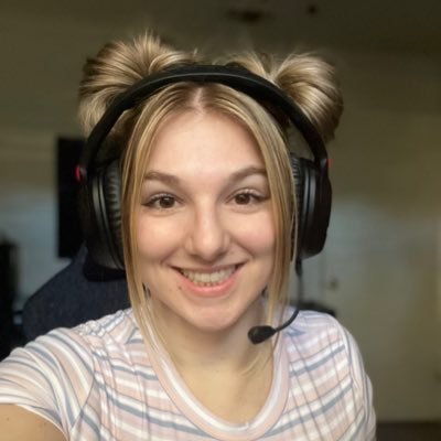 Hi! I’m a gamer girl having fun and enjoying life! 🐰 NO BACK UP ACCOUNTS