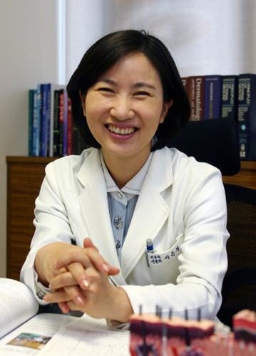 건강한 피부를 유지하기 위한 치료와 비만관리를 원스톱으로 받을 수있으며, 부설 에스테틱의 지속적인 연계로 꾸준한 관리를 받으실 수 있습니다.