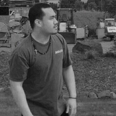 2ueyy's profile picture. 