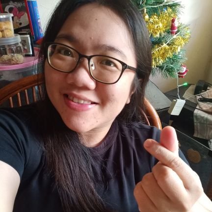 ivonnei_phone's profile picture. a daughter, an English teacher, a friend who always tries to achieve her dreams! :D