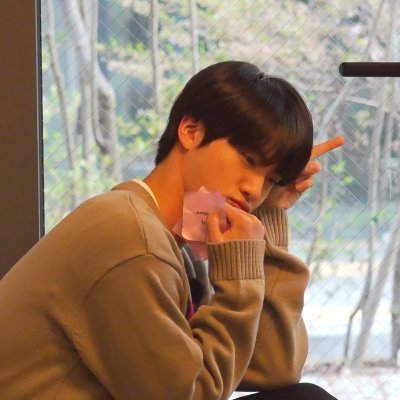 내 실수로 생긴 흉터까지 다 내 별자린데
Still with us 😭 🥰
아무행알💜