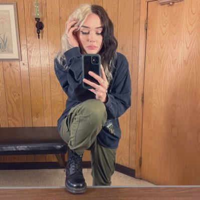 desbenedict_'s profile picture. 28 • Mom of two ❤️‍🔥