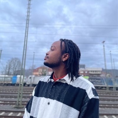 Read manga/watch anime |Casual gamer(PSN: Circlerunner_13) |Literature 📖| Average history enjoyer |Music 🍃|PhD candidate-Pore-scale petropyhsics research