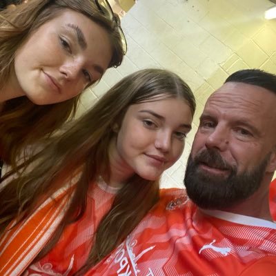 Massive family person with an amazing beautiful family and gorgeous wife. Love family time and following Blackpool F C