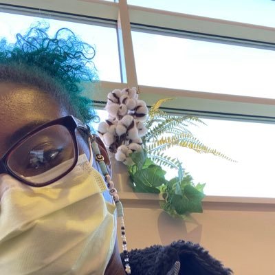 ashhamazing's profile picture. pretty much a 45 year old woman trapped in a 29 year old body