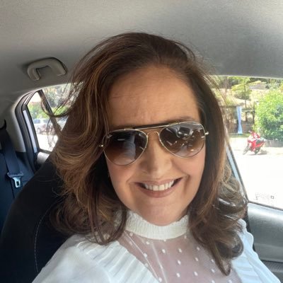 Refugiei-me na doideira porque a razão não me bastava. (Clarice Lispector)