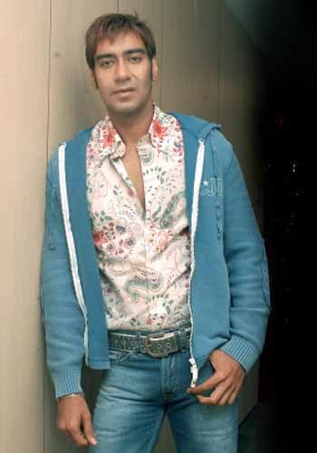 ajaydevgn_indo's profile picture. this is twitter fanpage for ajay devgn lovers in Indonesia.. follow this account and get happy!! yahoo account ajay_devgn@ymail.com