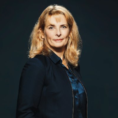 Happy to share personal opinions on things to think about & #Digital trends. European speedy mom, sport addict. @HPE_EMEA #MarketingDirector @CMIT.fr