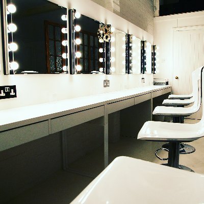 Makeup & Hair Training
Portfolio Development
Professional Development
Freelance Opportunities