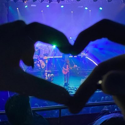 ellheel's profile picture. 😩