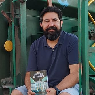 Escritor. Autor de JINETES EN LA TORMENTA y LA CHICA DEL SOMBRERO NEGRO, disponibles en @0xWORD
https://t.co/Wcr0V77wth