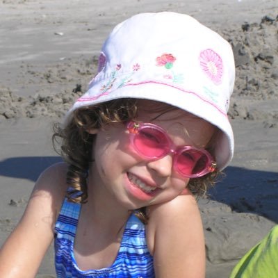 ceciliaw23's profile picture. she/her