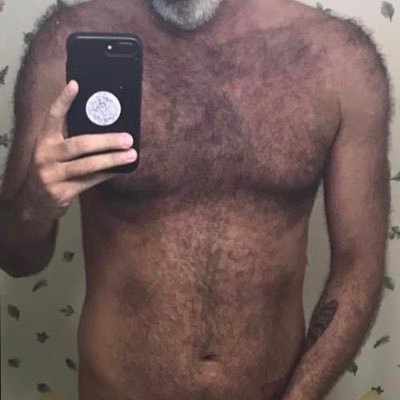 Otter working on Daddy Otter. Power vers. Showing off & sharing stuff that gets me 🍆! Single. Friends, fun, dates, or cuddle buddies welcome! 18+ only!! NSFW!