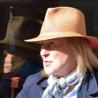 Contemporary Figurative Painter, Portrait Artist... Passionate about animals... Horses