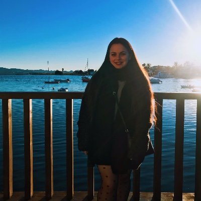 laurettzvn's profile picture. Tanatopractora funeraria y maquilladora tanatóloga💀⚱️⚰️🖤🌹