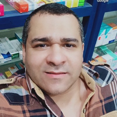 حاصل على بكالوريوس تجاره جامعة القاهره وأعمل مساعد صيدلي