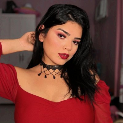 Ex escritora de biografias não autorizadas, ex atriz de teatro anônimo, ex cosplay da Ariel, psicóloga nas horas pagas, esposa do Mateus e mãe da Charlotte.