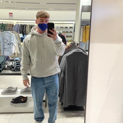 HenryMort2's profile picture. used to do sneakers, NFT’s n FX.. now onto other stuff🥷🏾