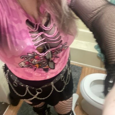 ILikeBigPuttsG's profile picture. ❤️Verified ✌️$15 Tribute CA $ILikeBigPuttsG 💸 Age:23😜 40F Tits 😘 5’4” 💁‍♀️ Feet US 8.5 🦶18+ FinDom - You know you want to worship me little boy 😝