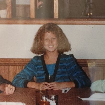 ashley_sea_bee's profile picture. ❤💛💚💙💜 
unapologetic gen x'r. 
🌩 she/her✌
School shooting survivor. 
Ut Prosim.