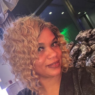 e_dunston0923's profile picture. #motherof2girls