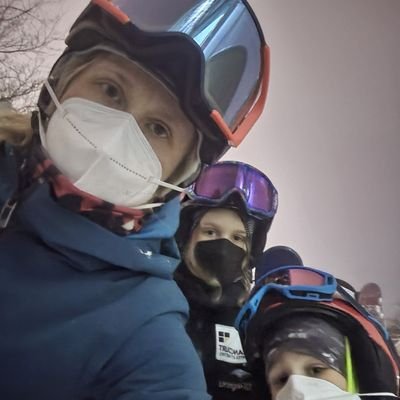 PuffMaple's profile picture. 🇨🇦🇺🇲 bonjour-hi. economist. mom of 3.