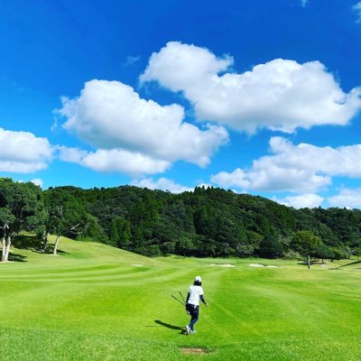ゴルフが大好きで、負けず嫌い、なのに泣き虫。池とバンカーはメンタル強化のため挑み続けます。朝起きてお天気だったら、ゴルフ行かなかった事に後悔。 酉年なので、3歩進むと大概の事は忘れる。ゴルフ好きな方と繋がりたい⛳️⛳️⛳️早起きはゴルフの時だけ〜🌱無言フォローゴメンナサイ😭
