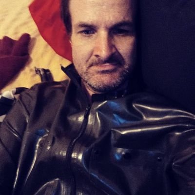 41 yo retired gay man. Into rubber, leather,spandex,bondage,inflatables. Prefer submissive but trying to top.
Have also dabbled in breathplay and hypnosis.