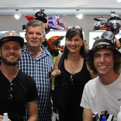 Moto GP SUPER FAN!!! Proudly South African... Most of the time. Trump supporter. Personal Home Chef.