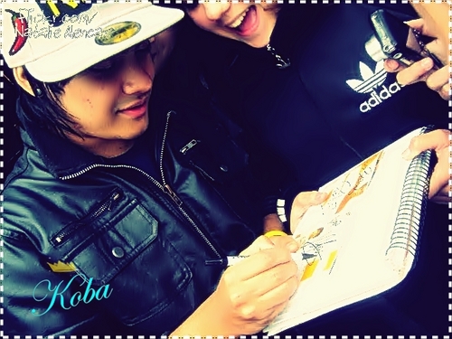 Fã clube dedicado a @kobarestart, guitarrista e backing vocal da banda Restart. Desde: 20/04/11. Dona: _16Laari
No aguardo de oficialização (: