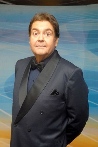 Radialista e apresentador. Meu programa é como a PlayBoy:dividido em duas partes com uma pelada no meio.