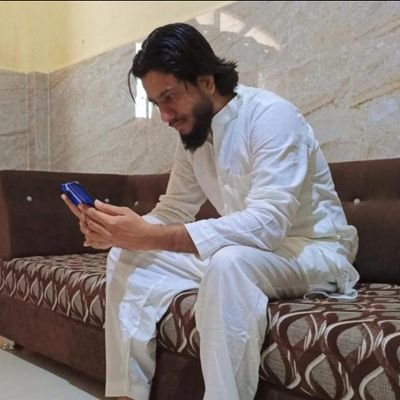 नजर वाले को हिन्दू और मुसलमान दिखता हैं
मैं अन्धा हूँ साहब मुझे तो हर शख्स में इंसान दिखता हैं