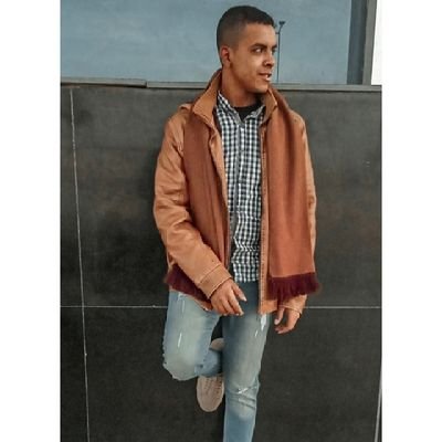 *رب المستحيل على المستحيل قادر * فكيف بحلمك الصغير .!💛🌻