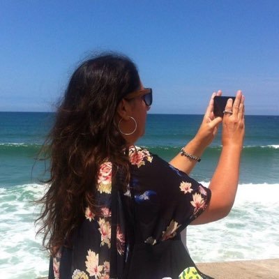 La comunicación es mi oficio y pasión. Guionista amateur. Fan 🎬 “SomeLikeIsHot” Me fascina la #CulturaSurf y el #Donostialifestyle💙