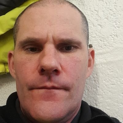hi im 48 single dad of a teenage daughter i live and work in hull in east yorkshire in the uk