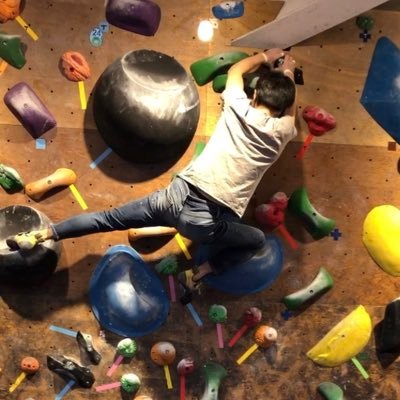 🐋で登ってたおじさん(4G)🧗♂️ ⇨ 2023/9五十肩発症で休止中😇 ⇨2025/7 リハビリ開始🧗 ↕︎175cm/↔︎170cm/60±2kg🏃♂️ 1〜2Q🐒外岩RP初段🪨 三児のパパ👧👦👶