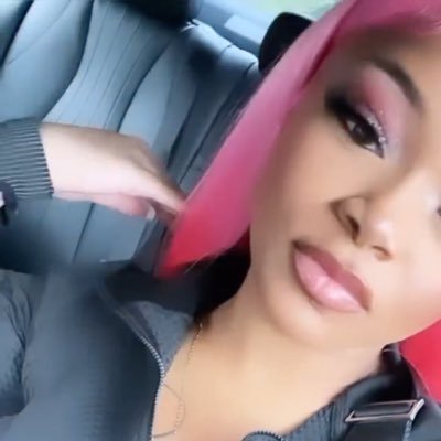 shenotoneofdem's profile picture. 