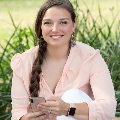 callecreative's profile picture. I help small business who have been around for ten, twenty years by creating unique designs and beautiful branding for them.