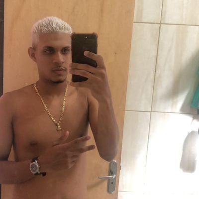 #031
quem me protege não dorme !!
Só acredito em Deus e no sorriso das crianças..
desculpa 😜