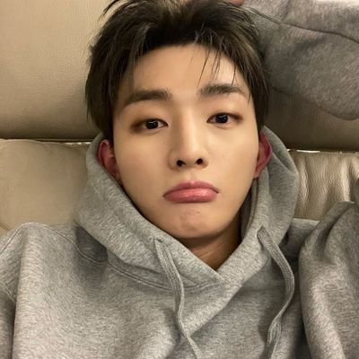 반짝반짝 빛나는 내 하나뿐인 화려한 별 🌟 
언제나 응원합니다💖