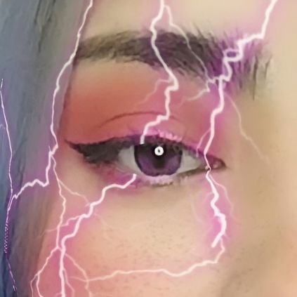 Fatima_Shez's profile picture. Cuando miró a su alrededor, su piel estaba manchada de tinta, Formando las palabras de miles de voces.
Ecos que oía incluso dormida... 
⚠R.I.P. to the bullshit⚠