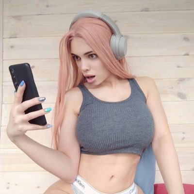 Cosplayer
Public figure
Chaotic Good 🎲
Create video & photo 🎥📸