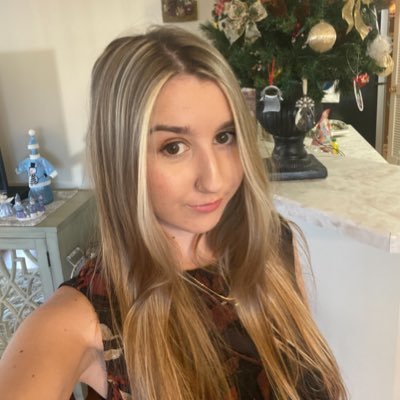 sampgillen's profile picture. it b like that sometimes