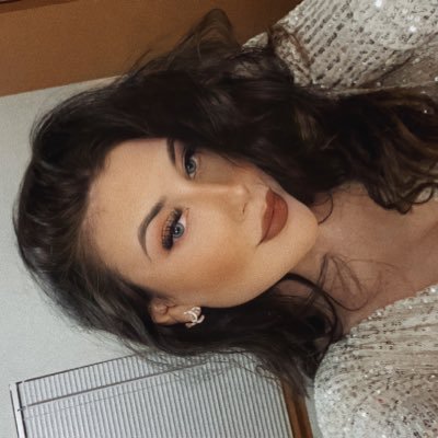 WA. 24. fashion. beauty. wife. UW alum. cat mom. aspiring lawyer. mental health advocate.