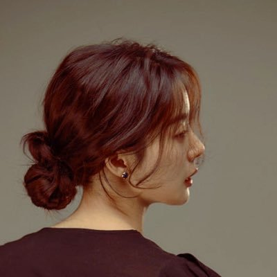 ohora_ing's profile picture. 爱上一个人如同自残