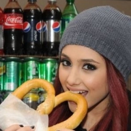 xAshleyfauxBU's profile picture. -@xarianagfaux's backup account :]