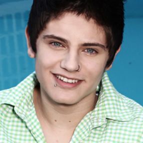 Vamos fazer o Chris ganhar ?! Oficializado pelo @CHRIS_LEAO 05/08/11
