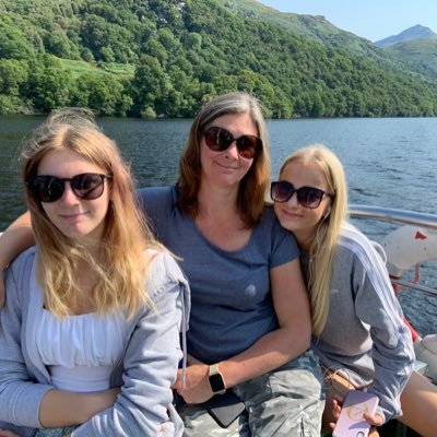 Married to the gorgeous Helen with two beautiful daughters. Commercial Manager at Bradford Bulls. All views are my own 😂