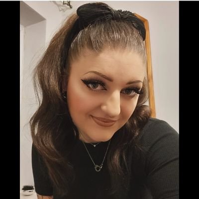 hellobeccaxo's profile picture. 